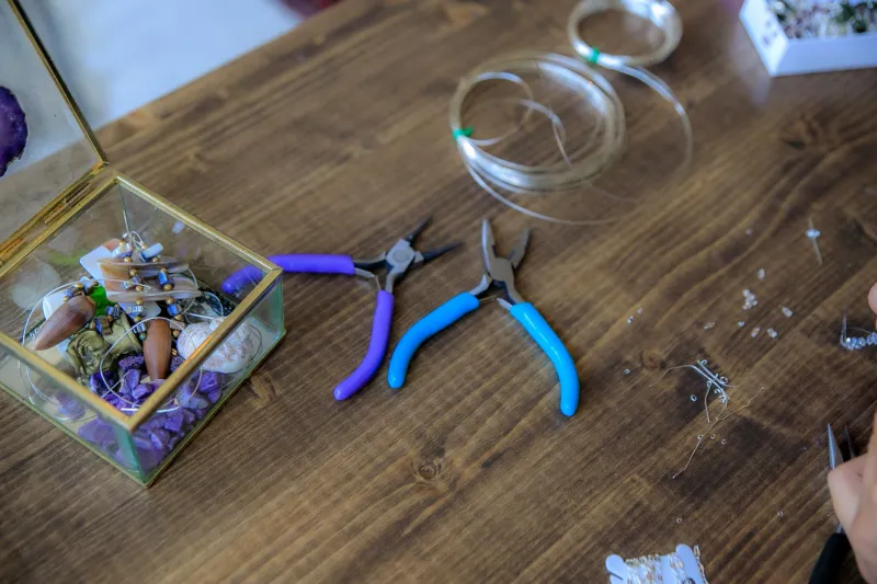 Steal Like a Maker: The Underground Guide to Scoring Free (or Nearly Free) Craft Supplies